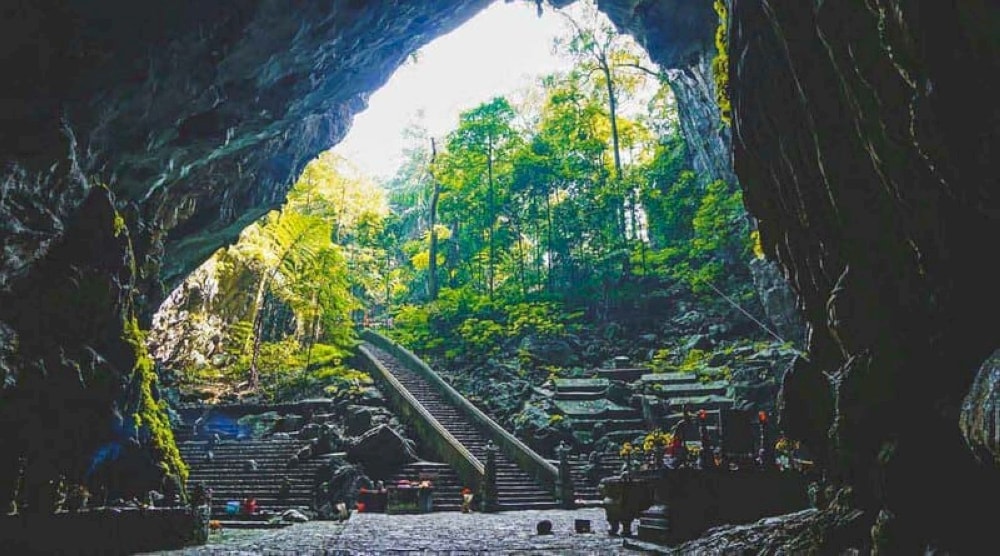 Huong Tich Cave is considered the spiritual heart of the pagoda